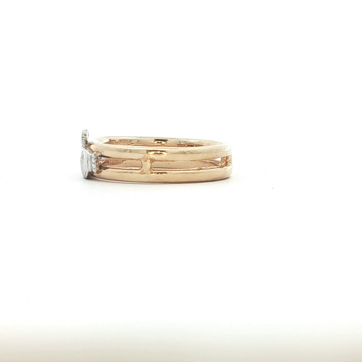 Ladies Claddagh Wedding Band Style