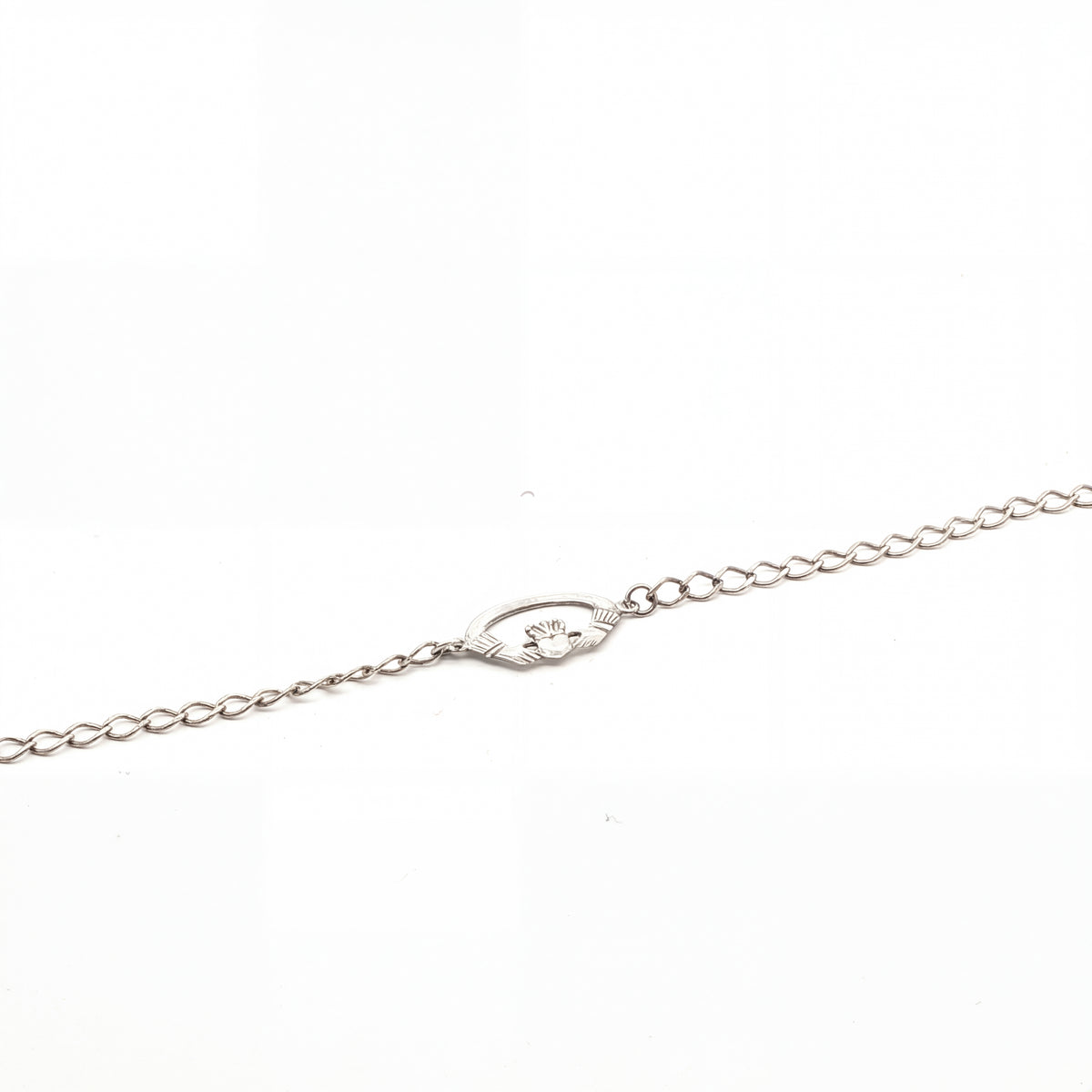 Ladies Single Flat Oval Claddagh Chain Bracelet